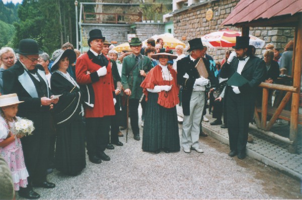 Oslava 100. výročí zahájení provozu Harrachovky a Domečkova zátiší se scénkami z historie, 21. července 2001